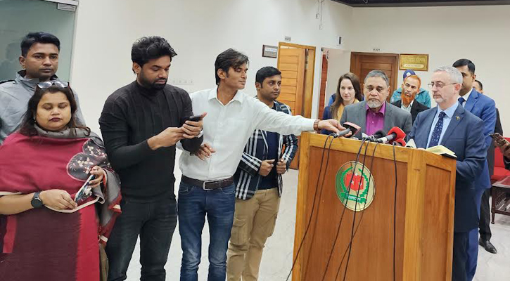 নির্বাচন কমিশনের স্বাধীনতার গ্যারান্টি চাইলেন সিইসি